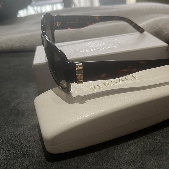 Versace womens sunglasses with bow tie sides - Picture 2 of 4